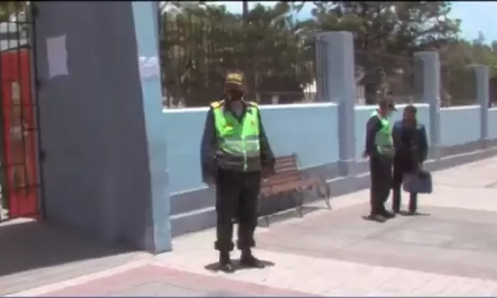 Arequipa Polic A Resguarda Cementerio Ante Intento De Ingreso De