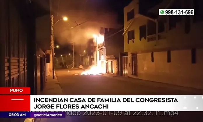 Puno Incendiaron Casa De Familia Del Congresista Jorge Flores Ancachi