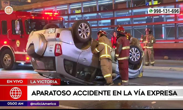 La Victoria Camioneta quedó volcada en Vía Expresa