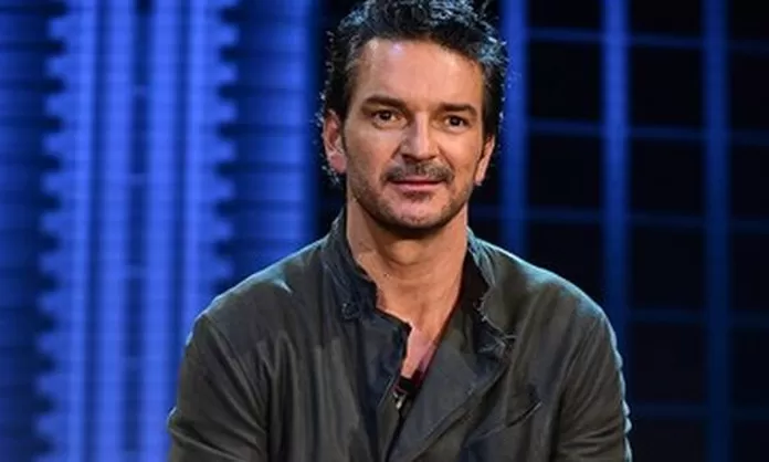 Ricardo Arjona presentó su nuevo disco Blanco