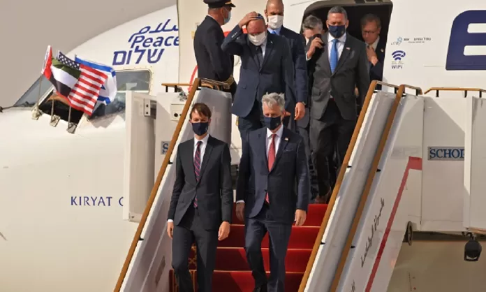 Primer vuelo comercial directo entre Israel y Emiratos Árabes Unidos