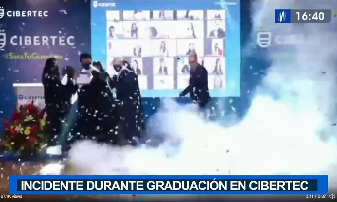 Ceremonia de graduación de Cibertec se vuelve viral por este incidente