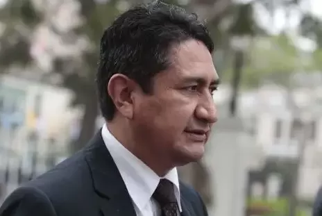 Vladimir Cerrón afirma que permaneció en Perú durante casi tres años y cuestiona capacidad de inteligencia de la PNP