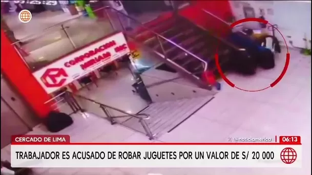 Trabajador es acusado de robar juguetes en Mesa Redonda/ América Noticias Trabajador es acusado de robar juguetes en Mesa Redonda/ América Noticias