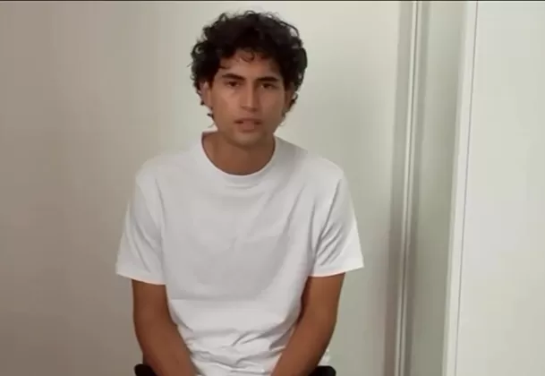 Adrián Villar pidió perdón por la muerte de Lizeth Marzano en un video difundido por su madre mientras afronta detención preliminar. Foto: Canal N Adrián Villar pidió perdón por la muerte de Lizeth Marzano en un video difundido por su madre mientras afronta detención preliminar. Foto: Canal N