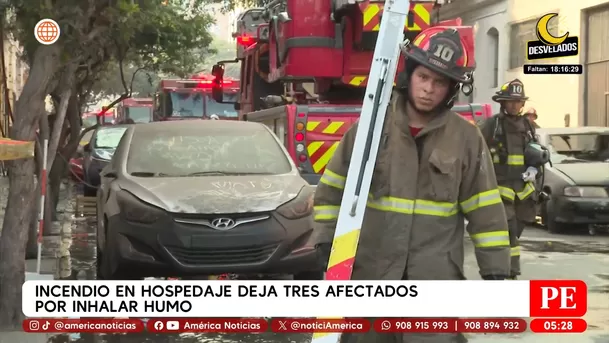 Incendio en hospedaje deja tres afectados por inhalar humo en el Cercado de Lima. Foto: América Noticias Incendio en hospedaje deja tres afectados por inhalar humo en el Cercado de Lima. Foto: América Noticias