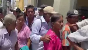 Adultos mayores esperan bajo temperaturas que llegan a los 36 grados en Piura / Captura: Canal N