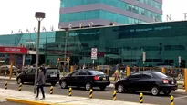 El informe culmina con una llamada a la acción para mejorar el control y la formalización del servicio de taxis en el aeropuerto. / Video: Canal N