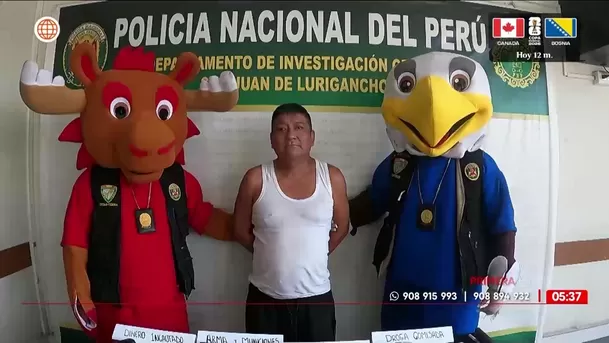 Policías disfrazados de mascotas del Mundial atrapan a vendedor de droga en San Juan de Lurigancho. Foto: América Noticias Policías disfrazados de mascotas del Mundial atrapan a vendedor de droga en San Juan de Lurigancho. Foto: América Noticias