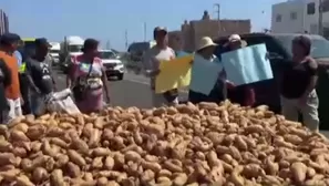 Más de dos toneladas de camote fueron lanzados a la vía de sur a norte de la carretera Panamericana Sur / Captura: Canal N