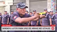 Alcalde de Lima presenta serenos con armas no letales
