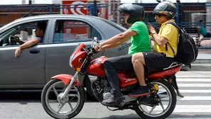 Proyecto de ley plantea que dos personas no puedan circular en una misma moto. Foto: El Comercio