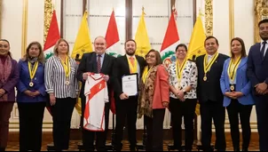 El alcalde de Lima condecoró a Agustín Laje Arrigoni, con la Medalla de Lima. Foto: Municipalidad de Lima