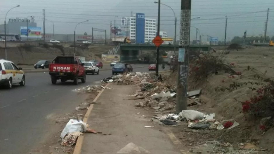 #AlertaNoticias: Desmonte y basura obstruyen ciclovía en la Av ...