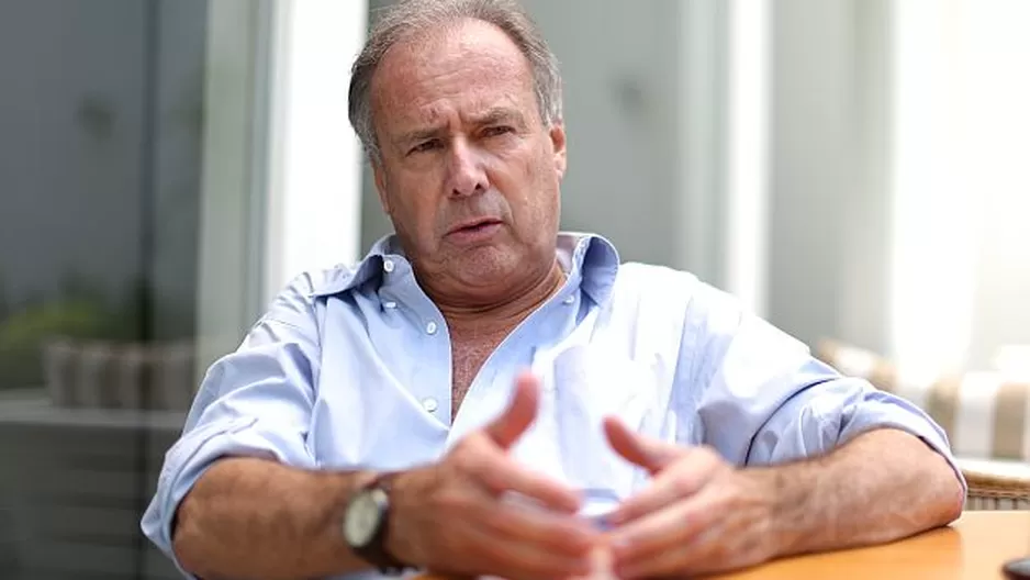 Barnechea destacó entre los profesionales que lo acompañan / Foto: archivo El Comercio Barnechea destacó entre los profesionales que lo acompañan / Foto: archivo El Comercio