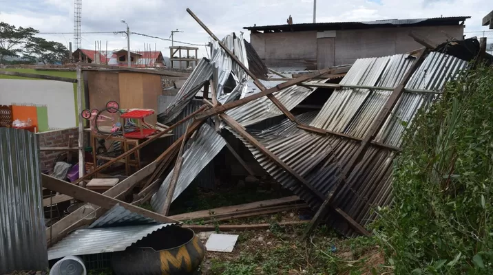 Los pobladores solicitan calaminas para reconstruir los techos de sus viviendas. Foto: Referencial/Agencia Andina Los pobladores solicitan calaminas para reconstruir los techos de sus viviendas. Foto: Referencial/Agencia Andina