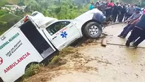 Pobladores de la zona retiraron a la ambulancia, con la ayuda de una grúa