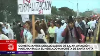 Marcha de comerciantes hacia la Municipalidad de Santa Anita. Foto: América Noticias