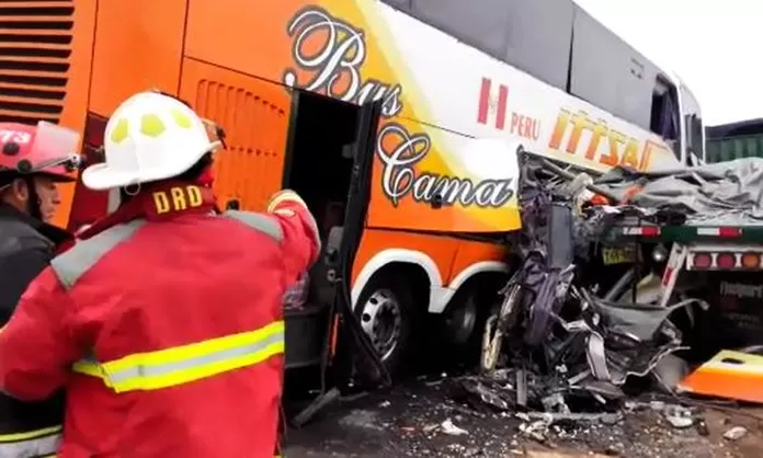 Áncash: cuatro muertos y 20 heridos dejó triple choque en Huarmey