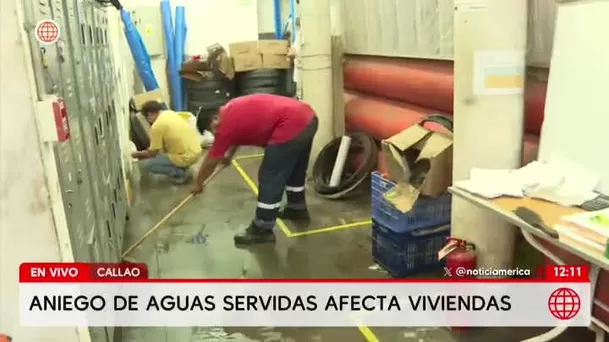 Aniego de aguas servidas inunda viviendas y negocios en el Callao. Foto: América Noticias