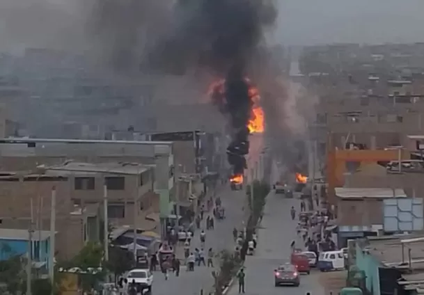 El lamentable hecho, registrado el 23 de enero de 2020, dejó además al menos 30 viviendas afectadas y numerosos vehículos destruidos, marcando una de las tragedias más dolorosas de los últimos años en Lima Metropolitana / Captura