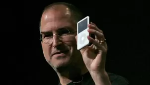 El iPod Classic fue presentado por  Steve Jobs en el 2001, generando una revolución en los sistemas de reproducción de música.