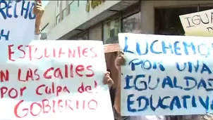 Estudiantes de Alas Peruanas protestan en Arequipa. Canal N