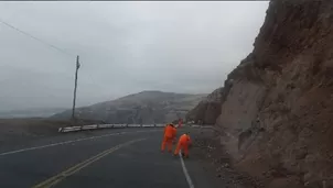 Decisión se tomó tras el bloqueo de la vía por un derrumbe provocado por el fuerte sismo