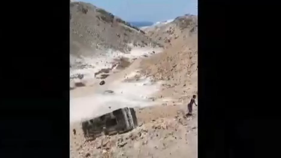 Bus con 24 escolares cayó a una quebrada en Arequipa. Foto y video: Canal N