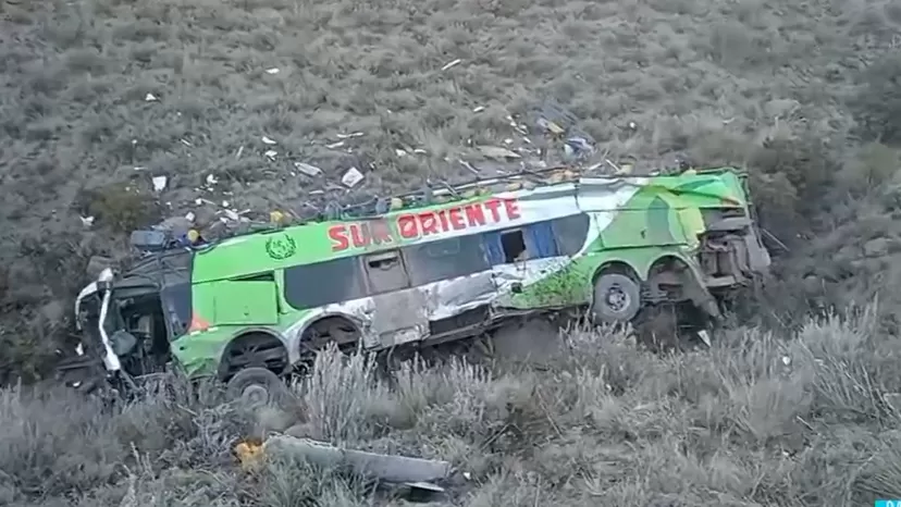 Arequipa: Bus que se dirigía a Juliaca cayó al barranco