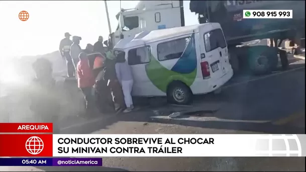 Conductor sobrevive al chocar viniván contra tráiler en Arequipa. Foto: América Noticias