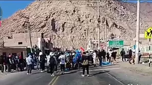 En Arequipa, continúa bloqueo de mineros informales en la Panamericana Sur. / Video: Canal N