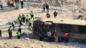 Bus cayó a un barranco en Arequipa dejando un muerto y decenas de heridos - Foto y video: América Noticias