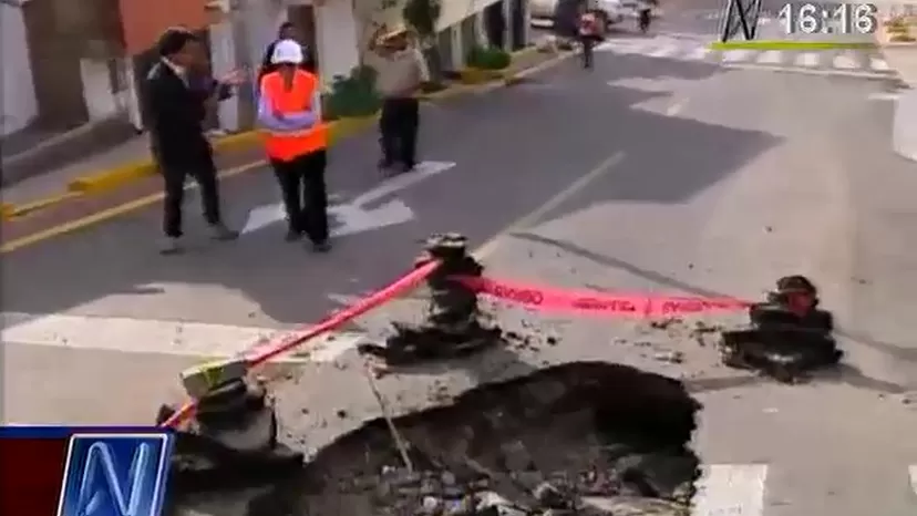 Arequipa: enorme forado en pista recientemente inaugurada