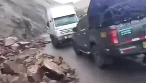 En Arequipa, intensos huaicos y lluvias causaron el bloqueo total de la carretera Panamericana Sur en el tramo Atico-Ocoña. La Policía de Carreteras restringió el paso de forma preventiva. Video: Canal N