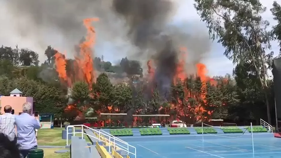 El incendio dejó daños materiales, entro estos vehículos quemados