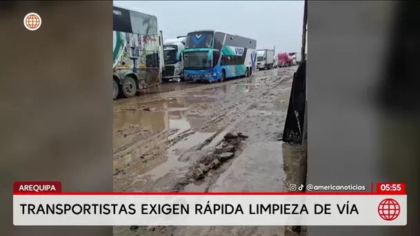 Arequipa: Mujer muere tras intentar cruzar un huaico en Panamericana Sur. Foto: América Noticias Arequipa: Mujer muere tras intentar cruzar un huaico en Panamericana Sur. Foto: América Noticias