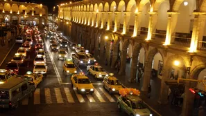 Taxis formales como informales pagarán multa por ingresar al Centro. Foto: andina