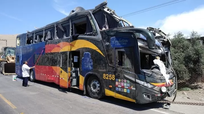 Accidente del bus de Cruz del Sur ocurrió en Arequipa. Foto: Andina Accidente del bus de Cruz del Sur ocurrió en Arequipa. Foto: Andina