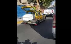 Arequipa: pequeño taxi traslada un féretro por diversas calles - Noticias de feretro