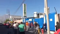 En el Parque Industrial, muchos esperan todos los días para recargar sus balones de oxígeno. Foto y video: América Noticias