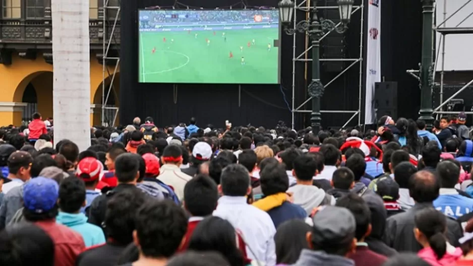 Conoce en qué lugares podrás ver gratis el Argentina vs. Perú. Foto: Andina