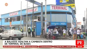 A balazos asaltan a cambista dentro de terminal de buses en La Victoria. Foto y video: América Noticias