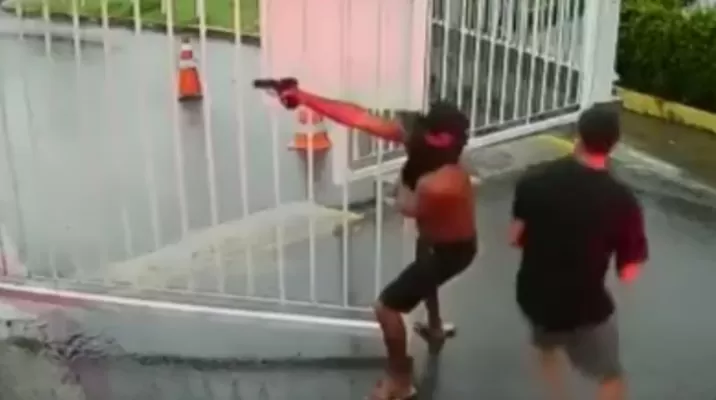 Los delincuentes abandonaron la escena del crimen sin el vehículo con el que llegaron / Foto: Canal N Los delincuentes abandonaron la escena del crimen sin el vehículo con el que llegaron / Foto: Canal N
