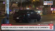 Atacan a balazos a un policía en retiro y a su hijo en camioneta