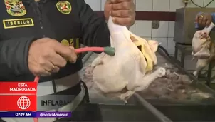 Los pollos eran inflados con agua contaminada. Foto: captura de TV