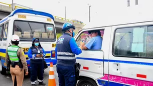 Este tipo de transporte no solo pone en peligro la vida de los pasajeros, sino que también afecta al transporte formal. / Video: Canal N