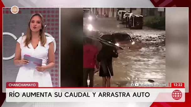 Auto es arrastrado más de un kilómetro por la corriente del río Garu en Chanchamayo. Foto: América Noticias