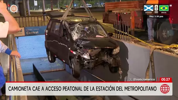 Auto cae a acceso de la Estación Central del Metropolitano. Foto: América Noticias