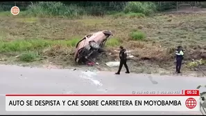 Auto cae a la carretera tras despistarse en Moyobamba. Foto y video: América Noticias